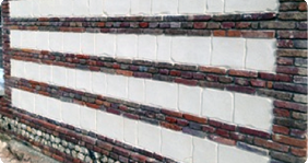 Mur en briques et pierres de craie